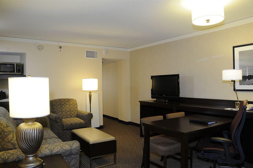 Embassy Suites Tysons Corner Extérieur photo